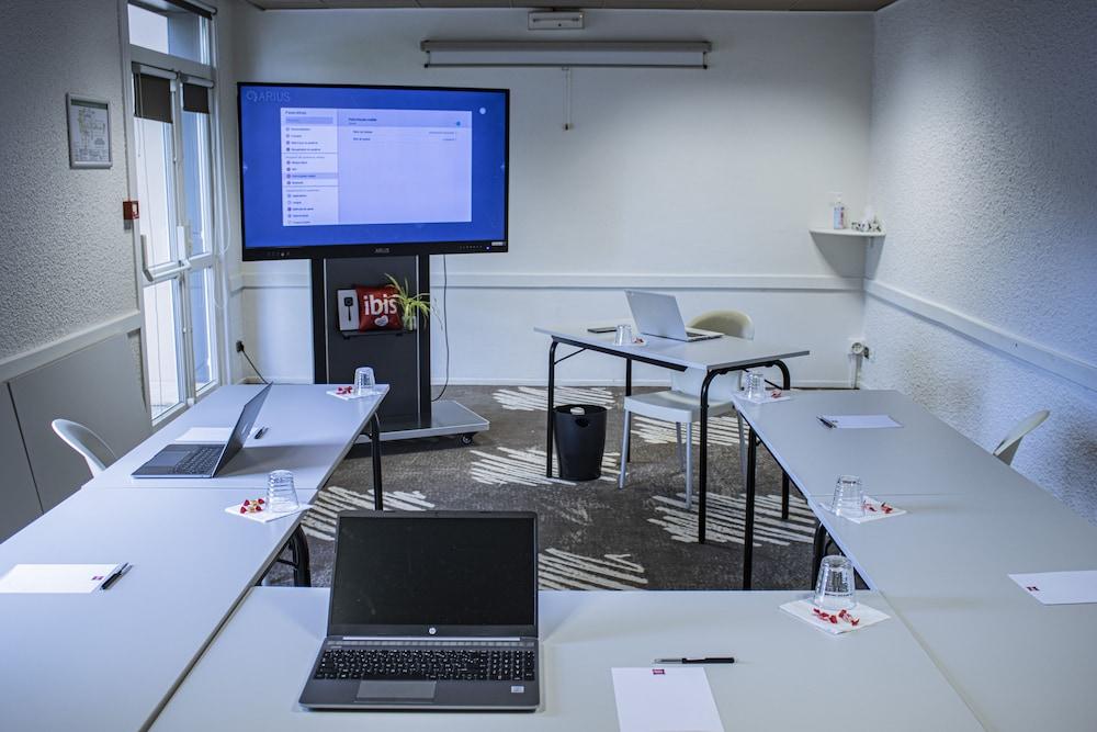 Отель Ibis Rennes Cesson Экстерьер фото